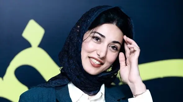 عکس / نگاهی به دکوراسیون فوق شیک اتاق زهرا سزاوار بازیگر سریال ساهره / از مبلمان دخترانه تا تابلو دویاری های شطرنجی و بومرنگی
