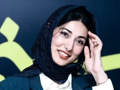 عکس / نگاهی به دکوراسیون فوق شیک اتاق زهرا سزاوار بازیگر سریال ساهره / از مبلمان دخترانه تا تابلو دویاری های شطرنجی و بومرنگی