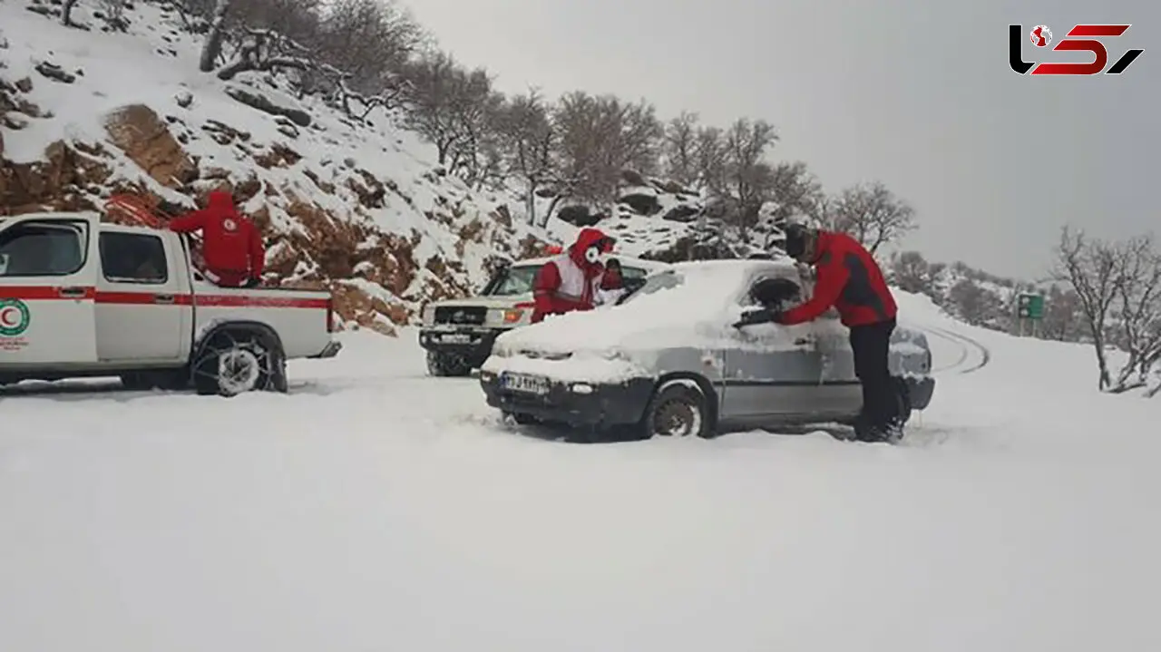 نجات دو کودک گرفتار در برف و کولاک محور خوی-سلماس 