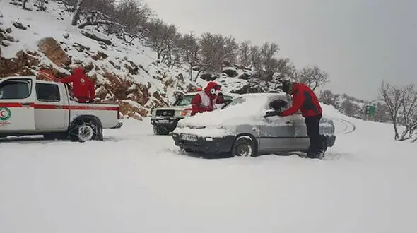 نجات دو کودک گرفتار در برف و کولاک محور خوی-سلماس 