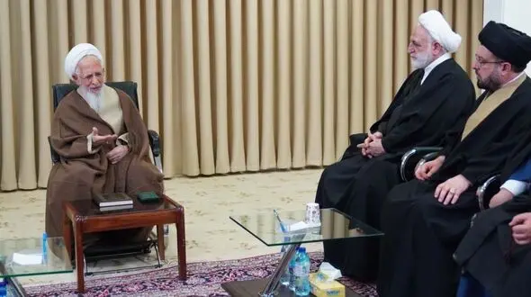 آیت الله جوادی آملی: عدالت در تمام ابعاد جامعه تأثیرگذار است/ رئیس قوه قضاییه : قانونمداری و تبعیت از قانون، یک ارزش است 