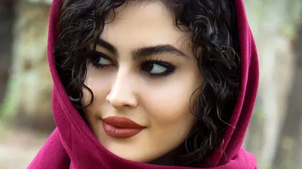 فیلم لشگر هوادارهای مریم مومن ! / خانم بازیگر اولی را از گلزار گرفت !