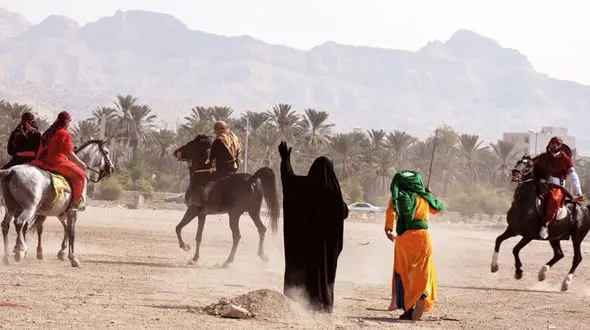 پشت پرده مرگ یک خانم در برخورد با اسب تعزیه در شوش/ سیگار را روی شکم اسب خاموش کردند!