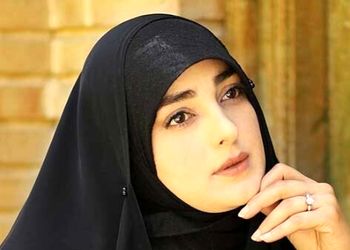 فیلم / حاشیه بوسیدن پسر ناتنی توسط ستاره سادات قطبی ! / دلخوری و واکنش خانم مجری  به کامنت‌های سمی درباره بوسیدن پسر همسرش !