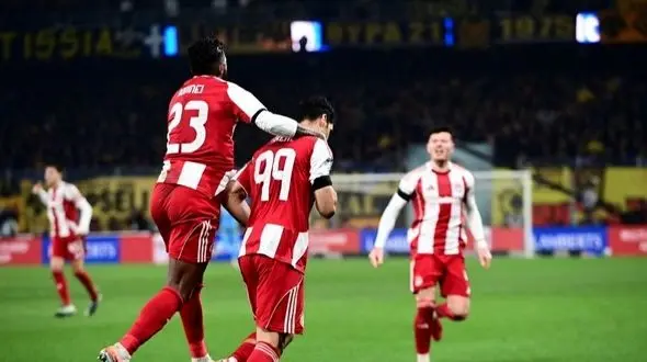 فیلم/خونسردی طارمی بعد از گلزنی در دربی آتن/ طارمی هیس نشان داد و عذرخواهی کرد