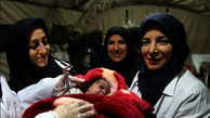 تولد دختری در بیمارستان صحرایی شهر زلزله زده سرپل ذهاب موجی از شادی بوجود آورد +عکس نوزاد