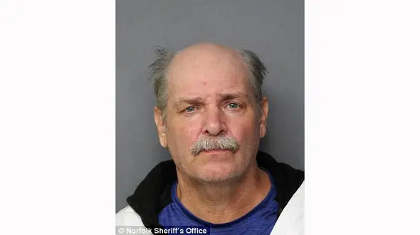 مردی زن معلولش را زنده زنده  آتش زد + عکس