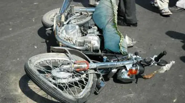 برخورد مرگبار موتور با لودر، سه قربانی بر جای گذاشت