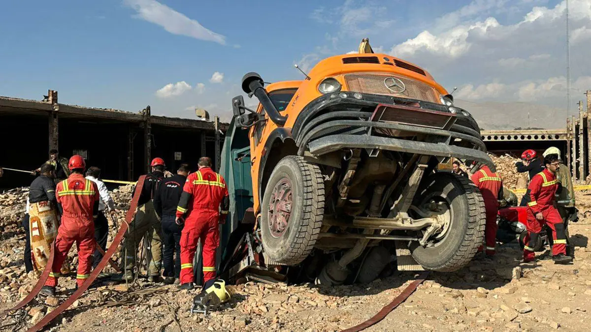 زمین دو مرد و یک کامیون را بلعید / مرگ های تلخ در بزرگراه لشکری تهران + عکس