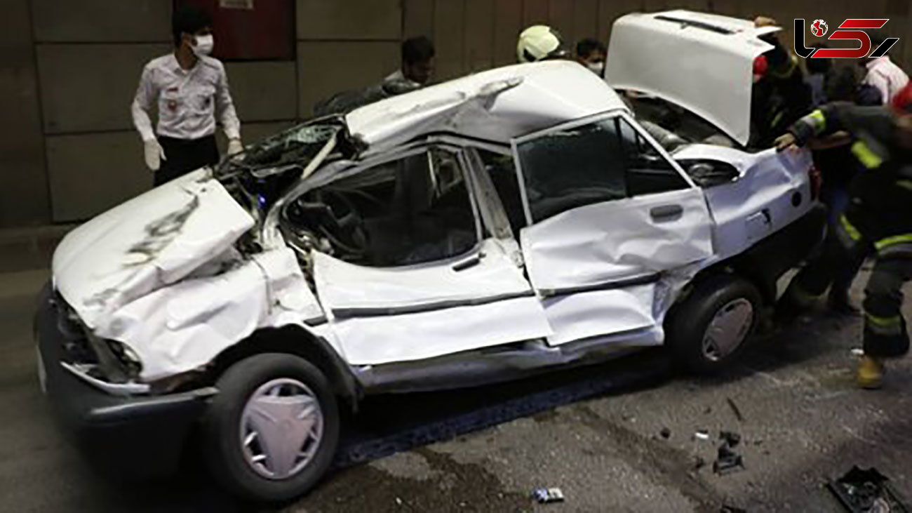 سرنگونی پراید در اصفهان / راننده داخل خودرو محبوس شد