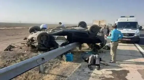 مرد جوان در ماشین مچاله شده له شد / در اتوبان قم رخ داد! + عکس
