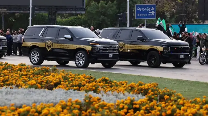  رژه بزرگ پلیس سوریه با حضور ناوگان تازه‌نفس خودروهای جدید و پرواز بالگردها