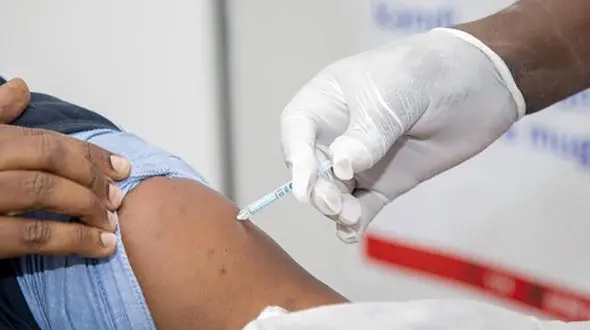 عربستان تزریق واکسن را برای همه زائران الزامی کرد