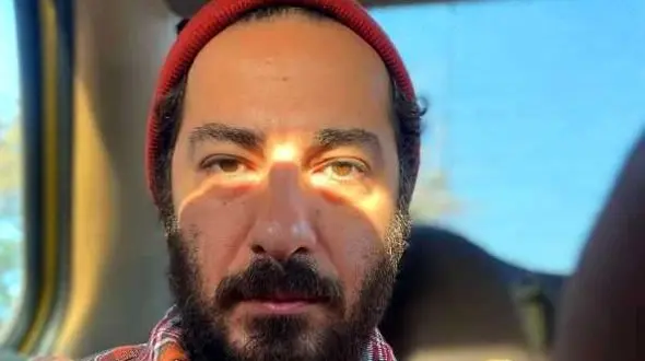 نگاه روز | شباهت بی نظیر نوید محمد زاده بازیگر سریال قورباغه به برادرش