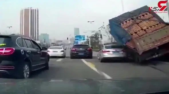 ببینید چه حادثه وحشتناکی برای خودروی شاسی بلند در اتوبان رخ داد!+ فیلم و عکس