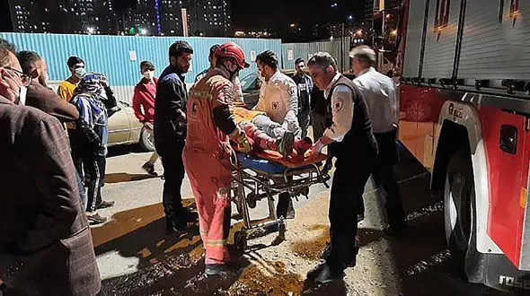 3 عکس از صحنه معجزه آسای زنده ماندن زن تهرانی / صدای ضجه از چاه عمیق 