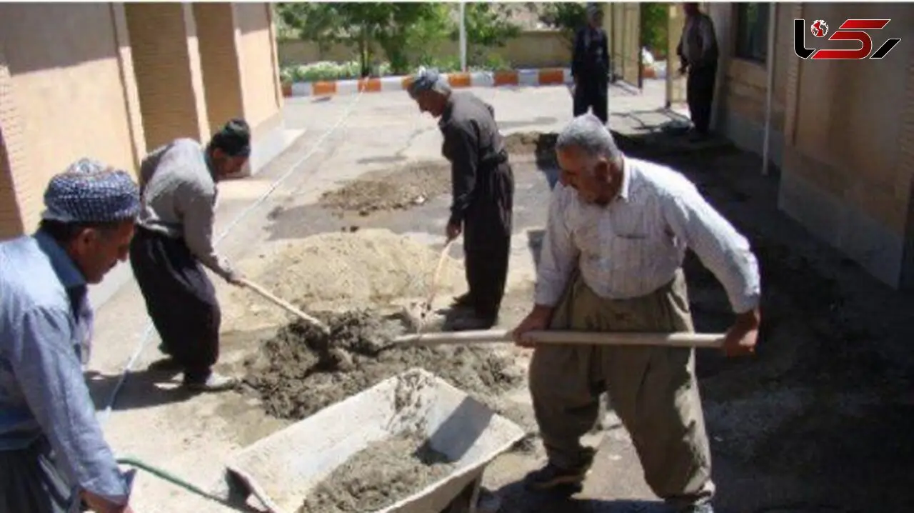 خلاقیت خنده دار اوستا بنا با استفاده بهینه از بشکه سیمان و مصالح ساختمانی حماسه آفرید/ مگه میشه ایرانی رو دست کم گرفت