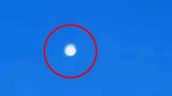 
دیده شدن  شی عجیب  در آسمان پاکستان + عکس
