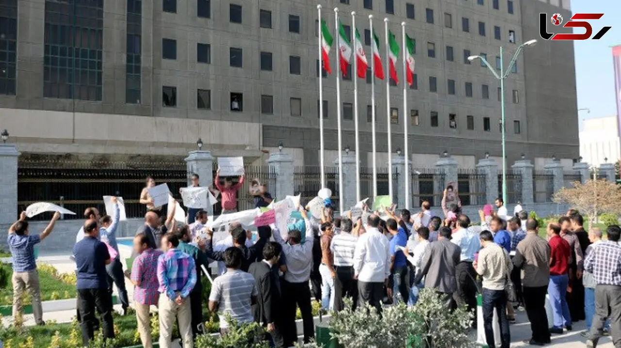 تجمع بازنشستگان فولاد مقابل مجلس