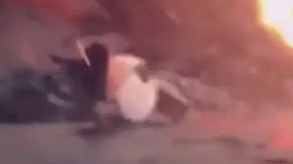 فیلم 16+ /سقوط وحشتناک دختر جوان به داخل مذاب آتشفشان! 