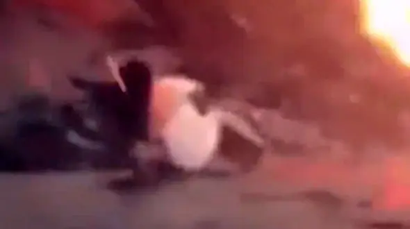 فیلم 16+ /سقوط وحشتناک دختر جوان به داخل مذاب آتشفشان! 