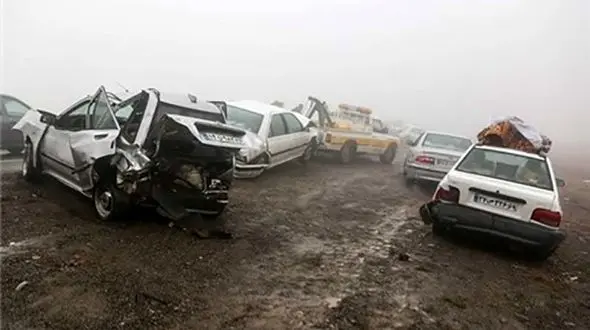 برخورد 5 خودرو در همدان حادثه آفرید / مه گرفتگی جاده عامل آن بود