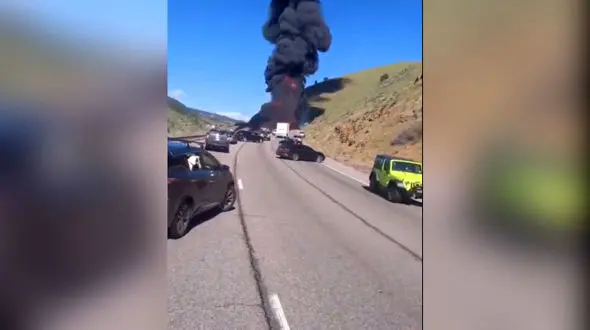 تصادف تانکر سوخت منجر به انفجار آتش و دود در I-70 در نزدیکی گلدن، کلرادو آمریکا شد