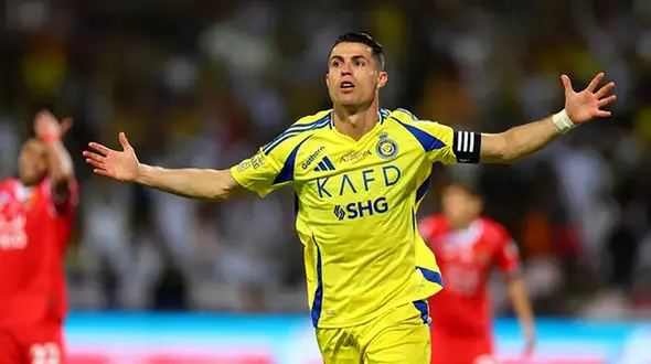 ماجرای بغل کردن دختر ایرانی توسط رونالدو تا واکنش سفیر ایران  + عکس حاشیه ساز