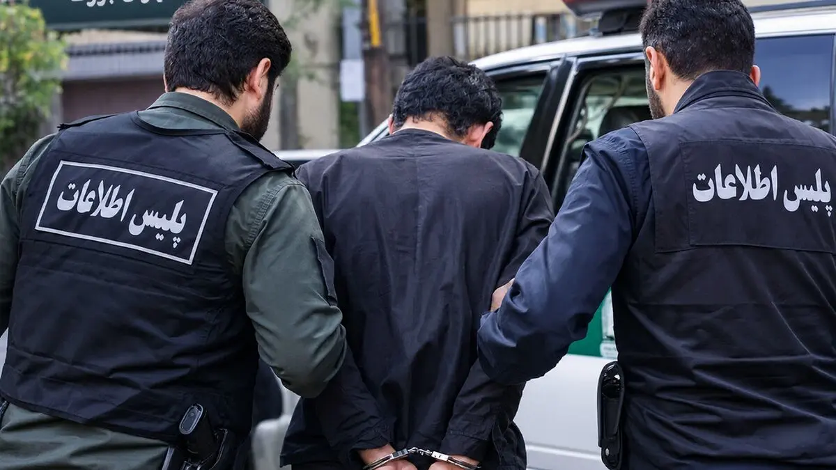 فیلم لحظه بازداشت مرد مسلحی که خانواده تهرانی را به وحشت انداخته بود