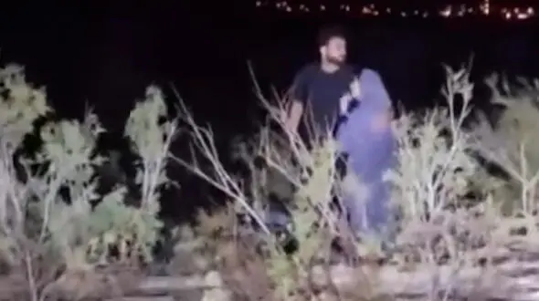 فیلم لحظه نجات زن و شوهر جوان از مرگ در سیلاب رودخانه بندرلنگه