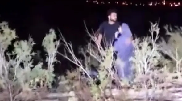 فیلم لحظه نجات زن و شوهر جوان از مرگ در سیلاب رودخانه بندرلنگه