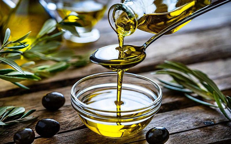 روغن زیتون - بهترین مواد غذایی برای جلوگیری از سکته قلبی