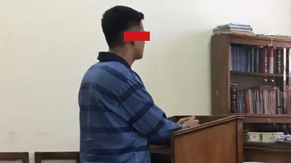 قطع دست پسر جوان دستفروش در تهران / 8 پسر با قمه و شمشیر به جانش افتادند