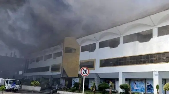 حریق گسترده در قلب منطقه آزاد انزلی / از ورود مردم جلوگیری شد