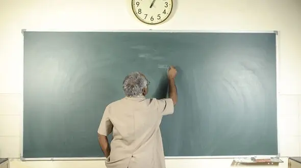 تعرض به دانش آموزان توسط معلم در شهرری/ مدعی العموم ورود کند/ سلامت روان معلمان تحت پایش منظم قرار گیرد