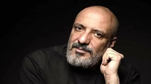 شوخی بامزه پسر امیر جعفری با سر کچل پدرش/ آیین جعفری شوخیاش با باباش تمومی نداره