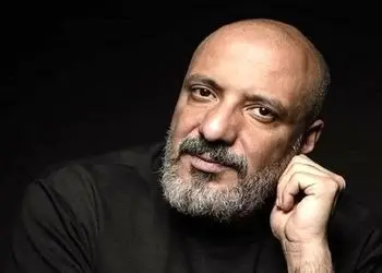 شوخی بامزه پسر امیر جعفری با سر کچل پدرش/ آیین جعفری شوخیاش با باباش تمومی نداره