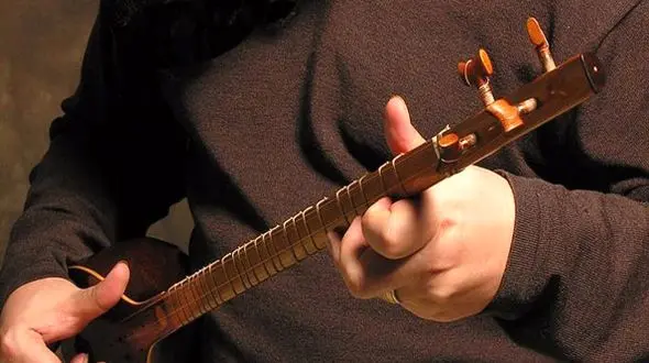 عمارت باشکوه محل نگهداری سه تار ناصرالدین شاه قاجار/ یه خونه پر از ساز و آواز +ویدئو