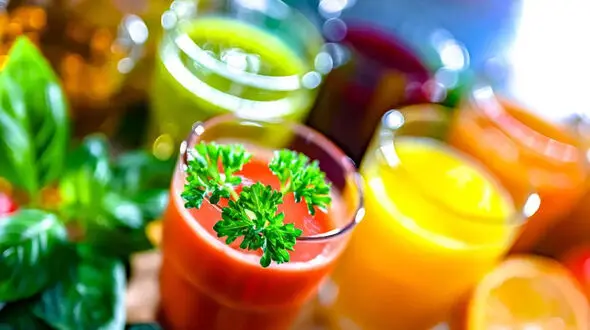 در هوای گرم چه بخوریم تا بدن دچار کم‌ آبی نشود؟ / بهترین خوراکی‌ ها و نوشیدنی‌ های آبرسان تابستان