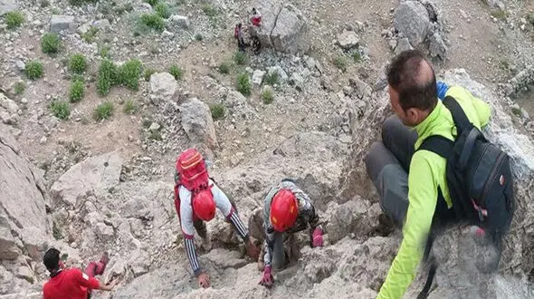 نجات کوهنوردان گرفتار شده در اشترانکوه