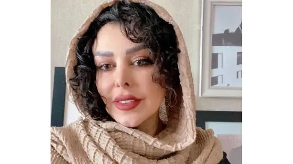 فلور نظری با ست پشمی جذابش در یک روز پاییزی