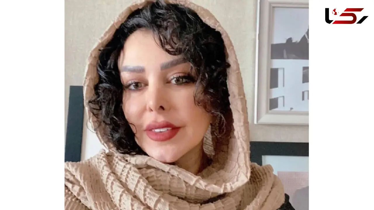 فلور نظری با ست پشمی جذابش در یک روز پاییزی