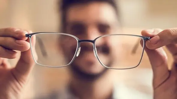 ۱۰ تا ۱۲ هزار نفر کمک هزینه عینک دریافت می کنند