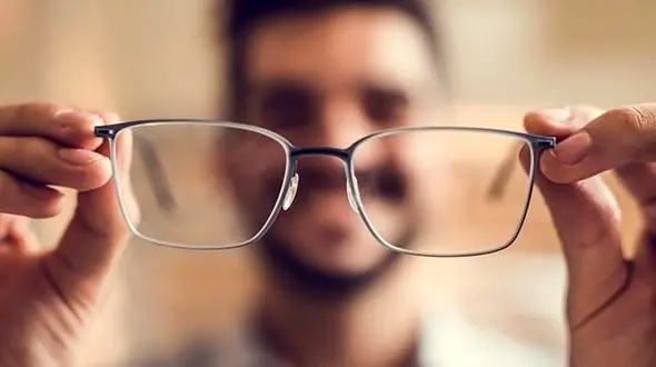 ۱۰ تا ۱۲ هزار نفر کمک هزینه عینک دریافت می کنند