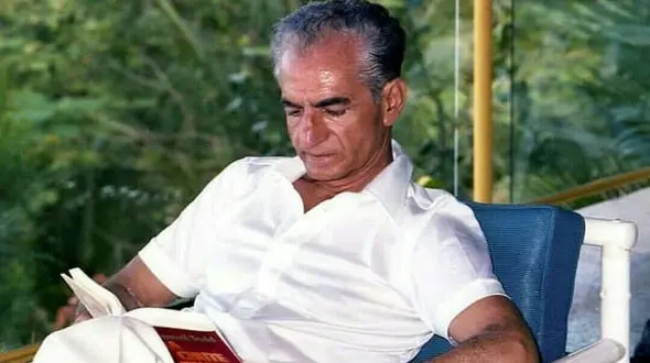 عکس|/تصویری منتشر نشده از محمدرضا پهلوی و فوزیه در نوروز سال ۱۳۲۳