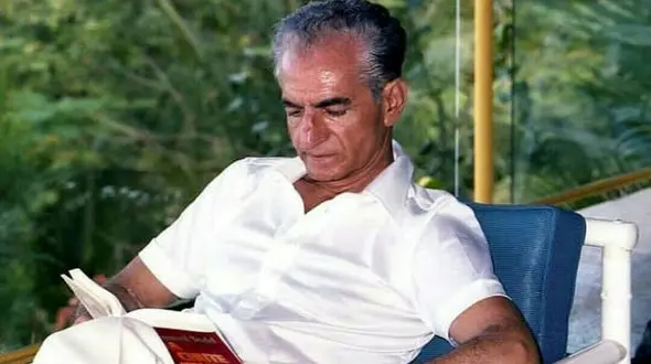 عکس|/تصویری منتشر نشده از محمدرضا پهلوی و فوزیه در نوروز سال ۱۳۲۳