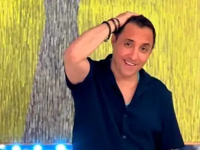 تغییر چهره امیرحسین رستمی با موی بلوند و لنز رنگی؛ قیافه بازیگر 49 سالگی حتی برای مادرش هم قابل شناسایی نیست!+عکس