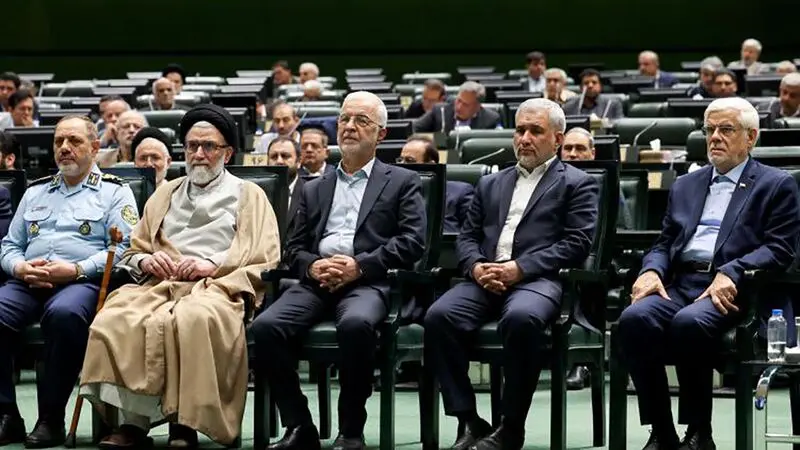	جلسه مشترک غیر علنی نمایندگان مجلس با حضور رئیس جمهور، معاونان رئیس جمهور و وزرا	