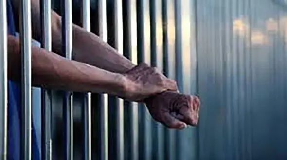 معجزه پای چوبه دار / محکوم به قصاصی که در انتظار مرگ، جان ۵ زندانی دیگر را نجات داد!