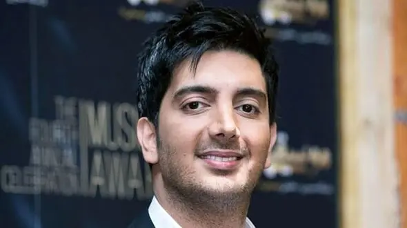 دانلود آهنگ باشکوه فرزاد فرزین به نام وقتی که نگام میکنی / من هوایی می شم موهاتو که باز می کنی